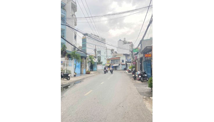 Bán Nhà Nguyên Hồng 4x10, 2 Tầng, 2PN, Gần Emart Chỉ 3.3 Tỉ